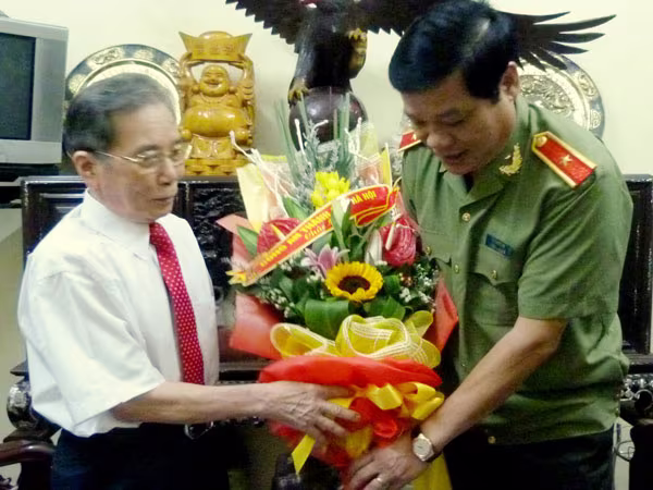 Thăm, chúc mừng các đồng chí nguyên lãnh đạo Công an thành phố ảnh 1 Thăm, chúc mừng các đồng chí nguyên lãnh đạo Công an thành phố ảnh 1