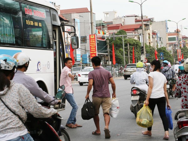 Xe khách ngang nhiên chạy sai luồng tuyến ảnh 1 Xe khách ngang nhiên chạy sai luồng tuyến ảnh 1