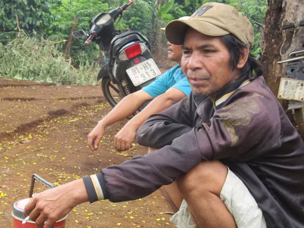"Rợn tóc gáy" nhai thủy tinh như nhai kẹo ảnh 1 "Rợn tóc gáy" nhai thủy tinh như nhai kẹo ảnh 1