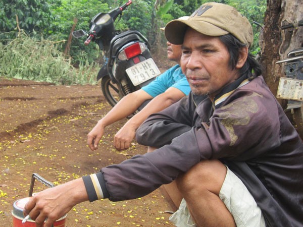 "Rợn tóc gáy" nhai thủy tinh như nhai kẹo ảnh 1 "Rợn tóc gáy" nhai thủy tinh như nhai kẹo ảnh 1