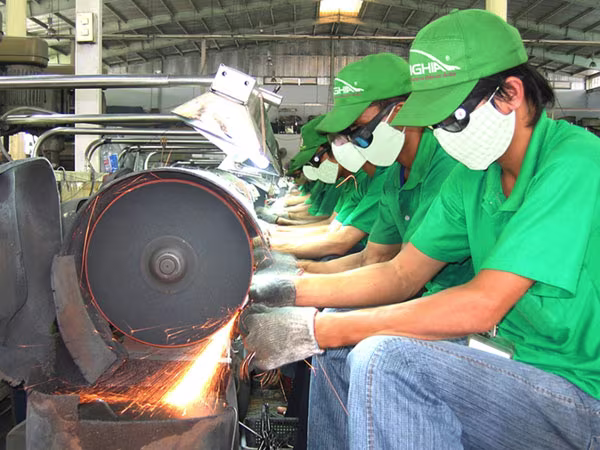 Tăng lương và cái lý từ đời sống người lao động ảnh 1 Tăng lương và cái lý từ đời sống người lao động ảnh 1