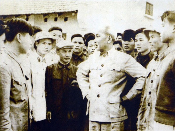 Cựu chiến binh đoàn Sông Thương 260 nhân giống "Cây đa Bác Hồ" ảnh 1 Cựu chiến binh đoàn Sông Thương 260 nhân giống "Cây đa Bác Hồ" ảnh 1
