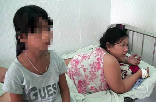 Xót xa hoàn cảnh của bé gái bị mẹ tẩm xăng đốt  ảnh 2