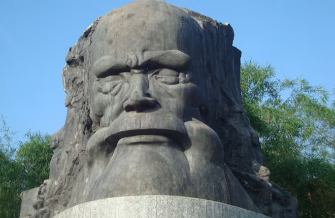 Những bức tượng chân dung mang nỗi niềm Huế ảnh 1