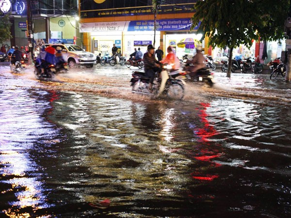 Mưa cấp tập, khó tránh ngập cục bộ ảnh 1 Mưa cấp tập, khó tránh ngập cục bộ ảnh 1