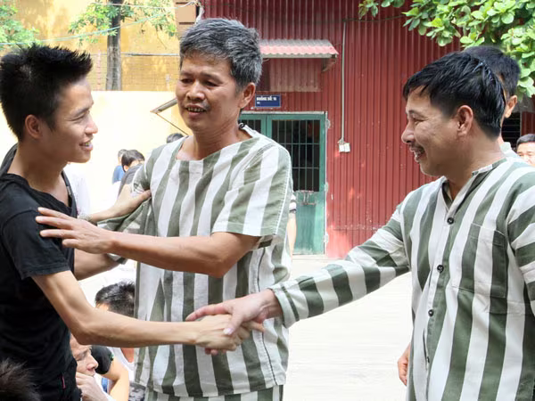 Đoàn tụ gia đình, làm người lương thiện ảnh 2 Đoàn tụ gia đình, làm người lương thiện ảnh 2