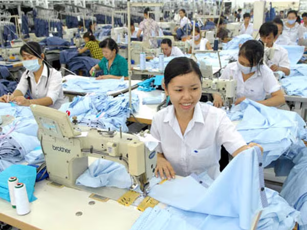 Tăng 12,4% lương tối thiểu vùng năm 2016: Công nhân tạm hài lòng, doanh nghiệp lo sốt vó ảnh 1 Tăng 12,4% lương tối thiểu vùng năm 2016: Công nhân tạm hài lòng, doanh nghiệp lo sốt vó ảnh 1
