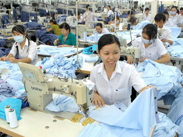Tăng 12,4% lương tối thiểu vùng năm 2016: Công nhân tạm hài lòng, doanh nghiệp lo sốt vó ảnh 1 Tăng 12,4% lương tối thiểu vùng năm 2016: Công nhân tạm hài lòng, doanh nghiệp lo sốt vó ảnh 1