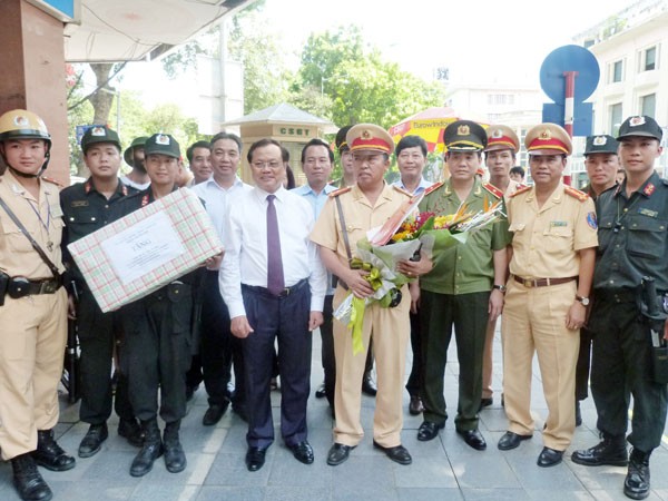 Bí thư Thành ủy Phạm Quang Nghị biểu dương Công an Hà Nội ảnh 1 Bí thư Thành ủy Phạm Quang Nghị biểu dương Công an Hà Nội ảnh 1