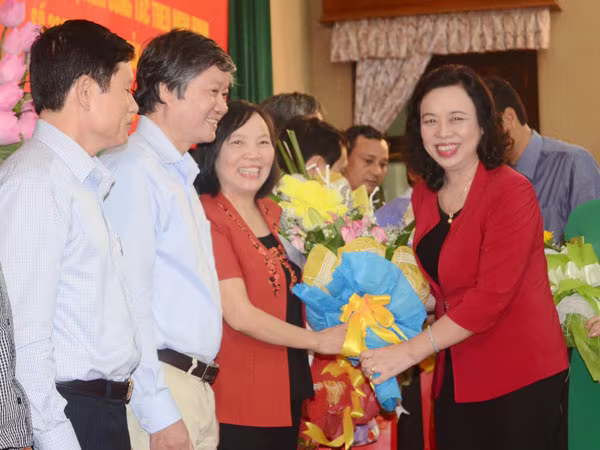 Trân trọng những đóng góp bền bỉ, hiệu quả ảnh 1 Trân trọng những đóng góp bền bỉ, hiệu quả ảnh 1