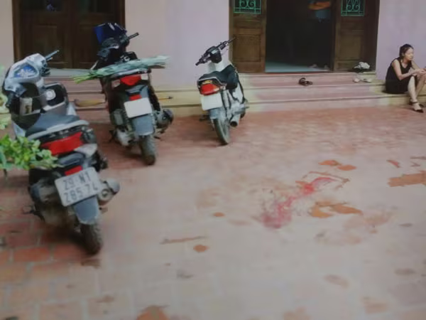 Dùng chất bẩn để "khủng bố" con nợ ảnh 1 Dùng chất bẩn để "khủng bố" con nợ ảnh 1
