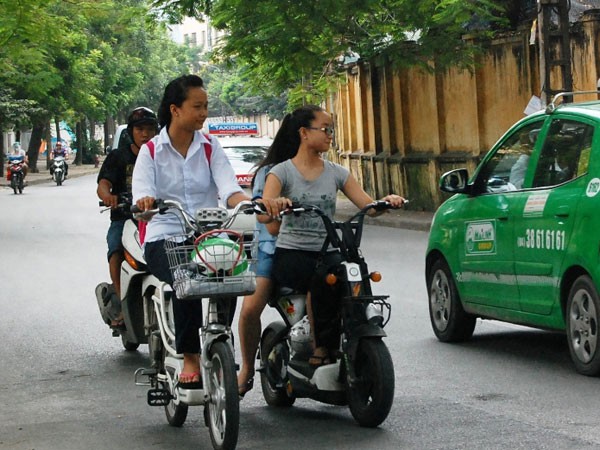 "Bối rối" quản lý xe đạp, xe máy điện ảnh 1 "Bối rối" quản lý xe đạp, xe máy điện ảnh 1