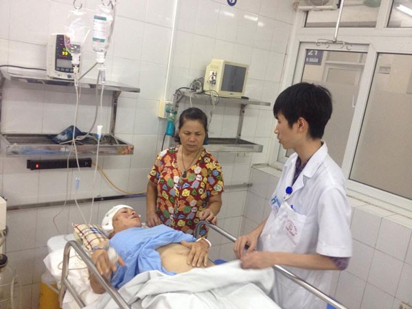 Chăm sóc, điều trị 3 nạn nhân còn bị thương trong vụ sập nhà ảnh 1 Chăm sóc, điều trị 3 nạn nhân còn bị thương trong vụ sập nhà ảnh 1