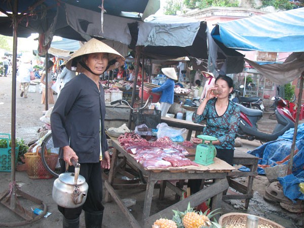 Người nữ thương binh bán nước chè dạo nuôi 6 người con vào đại học ảnh 2 Người nữ thương binh bán nước chè dạo nuôi 6 người con vào đại học ảnh 2
