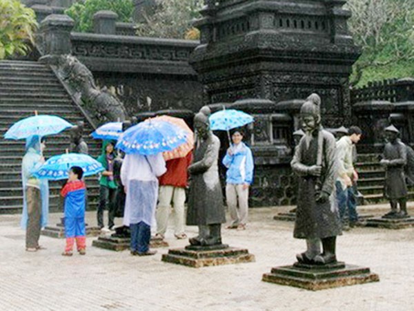Mùa thấp điểm, du lịch loay hoay "né" bão ảnh 2 Mùa thấp điểm, du lịch loay hoay "né" bão ảnh 2