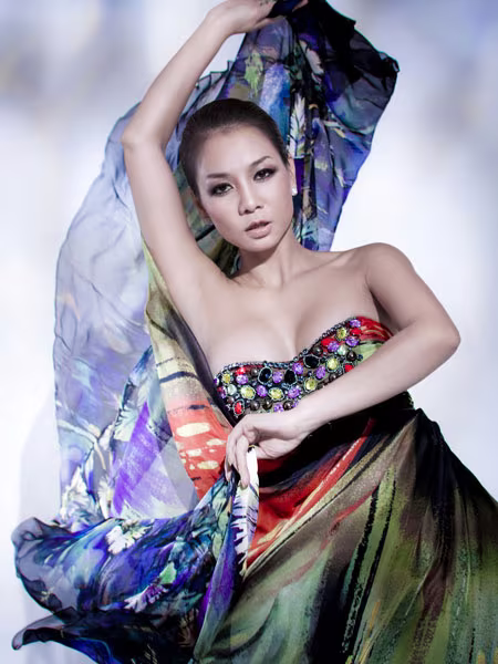 Ca sĩ Thu Minh: Buồn vui gì chuyện đôi chân ngắn dài ảnh 1 Ca sĩ Thu Minh: Buồn vui gì chuyện đôi chân ngắn dài ảnh 1
