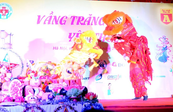 Mang tiếng trống lân đến với bệnh nhân nhỏ tuổi ảnh 2 Mang tiếng trống lân đến với bệnh nhân nhỏ tuổi ảnh 2
