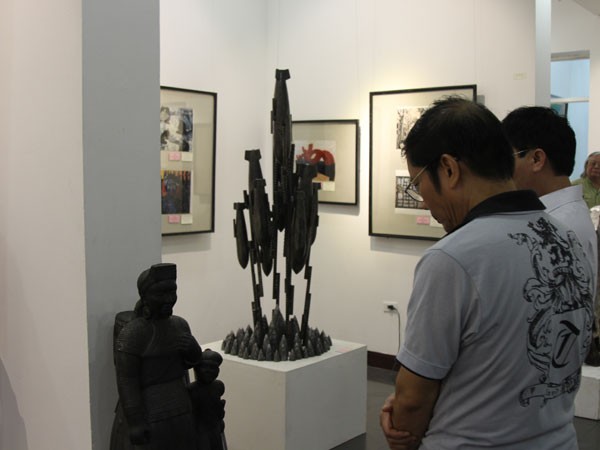 Nhức nhối tình trạng phê bình mỹ thuật "quá đà" ảnh 1 Nhức nhối tình trạng phê bình mỹ thuật "quá đà" ảnh 1
