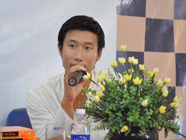 Những tác giả nổi tiếng ký tặng sách bạn đọc nhỏ tuổi ảnh 1 Những tác giả nổi tiếng ký tặng sách bạn đọc nhỏ tuổi ảnh 1