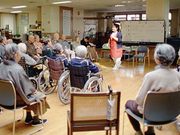 Người Nhật ngại sinh đẻ - ông bố có 4 con được làm bộ trưởng dân số ảnh 1 Người Nhật ngại sinh đẻ - ông bố có 4 con được làm bộ trưởng dân số ảnh 1
