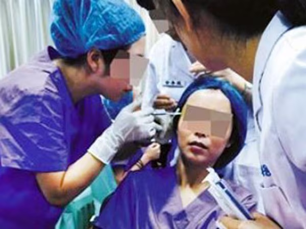  Ác mộng ở thẩm mỹ viện: Từ thiên nga hóa ra vịt ảnh 1