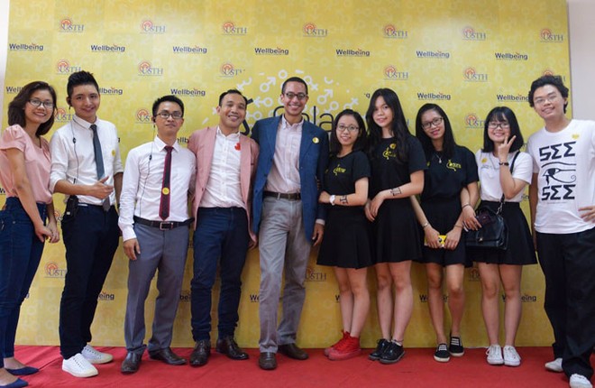 Bạn đời của Đại sứ Mỹ: "Tôi đã từng e ngại vì mình đồng tính" ảnh 1 Bạn đời của Đại sứ Mỹ: "Tôi đã từng e ngại vì mình đồng tính" ảnh 1