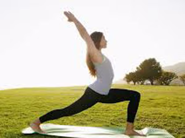 Nên tập yoga dưới ánh nắng mặt trời ảnh 1 Nên tập yoga dưới ánh nắng mặt trời ảnh 1