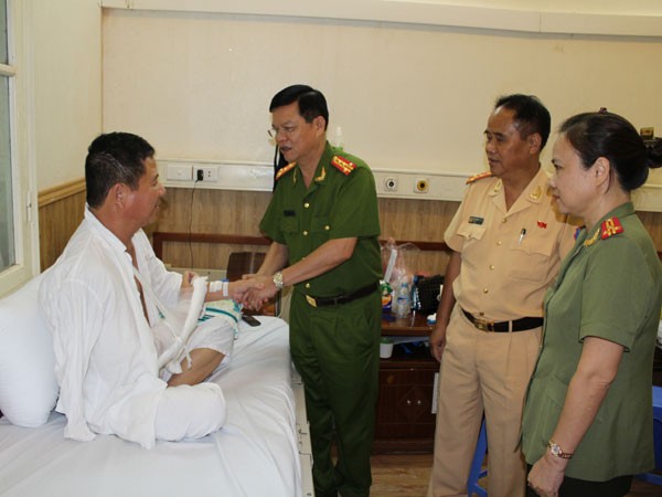Bất chấp hiểm nguy giữ an toàn cho dân ảnh 2 Bất chấp hiểm nguy giữ an toàn cho dân ảnh 2