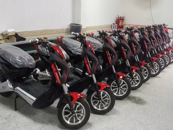 Tạm giữ 16 xe máy điện không đủ điều kiện lưu thông ảnh 1 Tạm giữ 16 xe máy điện không đủ điều kiện lưu thông ảnh 1
