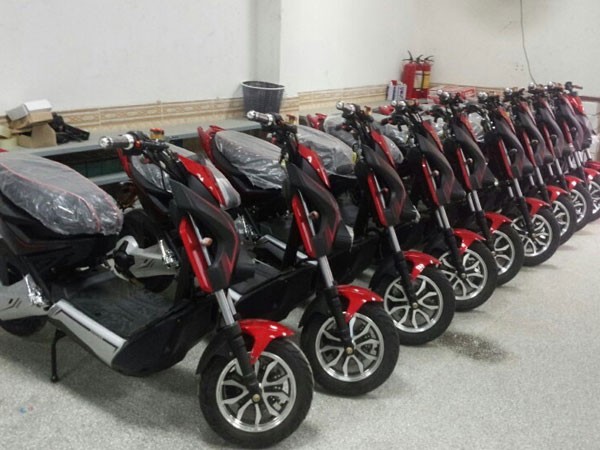 Tạm giữ 16 xe máy điện không đủ điều kiện lưu thông ảnh 1 Tạm giữ 16 xe máy điện không đủ điều kiện lưu thông ảnh 1