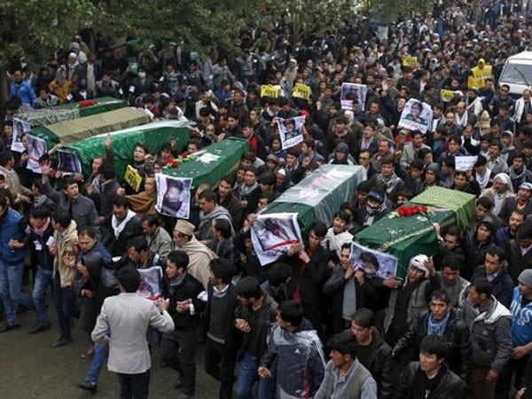 Người biểu tình khiêng quan tài đòi gặp Tổng thống Afghanistan ảnh 1 Người biểu tình khiêng quan tài đòi gặp Tổng thống Afghanistan ảnh 1