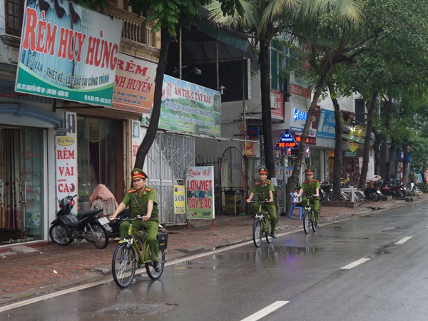 CSTT thường xuyên tuần tra bằng xe đạp: Phố phường gọn gàng hơn ảnh 1 CSTT thường xuyên tuần tra bằng xe đạp: Phố phường gọn gàng hơn ảnh 1