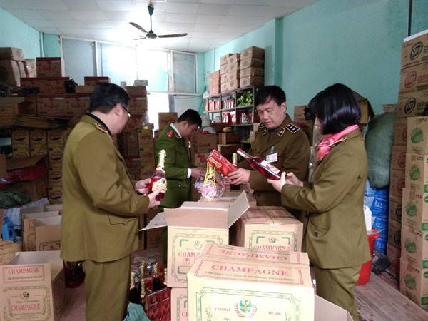 Người Trung Quốc đội lốt khách du lịch để sản xuất bim bim tại Việt Nam ảnh 1 Người Trung Quốc đội lốt khách du lịch để sản xuất bim bim tại Việt Nam ảnh 1