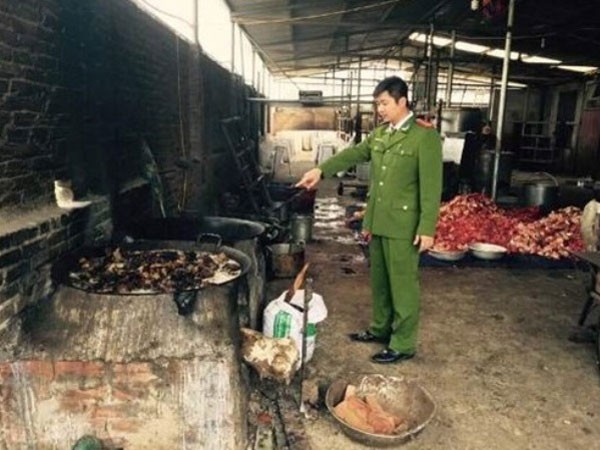 Liên tiếp các lò mỡ bẩn bị phát hiện - trách nhiệm thuộc về ai? ảnh 1 Liên tiếp các lò mỡ bẩn bị phát hiện - trách nhiệm thuộc về ai? ảnh 1