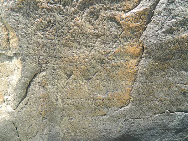 Sự thật về tảng đá chỉ điểm kho báu vua Chăm Pa ảnh 2