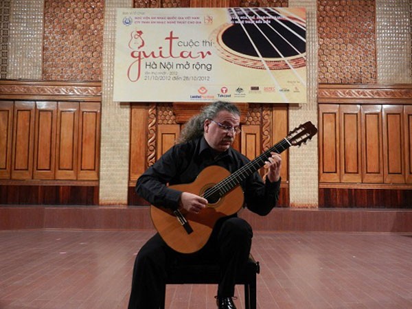 Nghệ sỹ guitar nổi tiếng nước Ý tới Hà Nội ảnh 1 Nghệ sỹ guitar nổi tiếng nước Ý tới Hà Nội ảnh 1