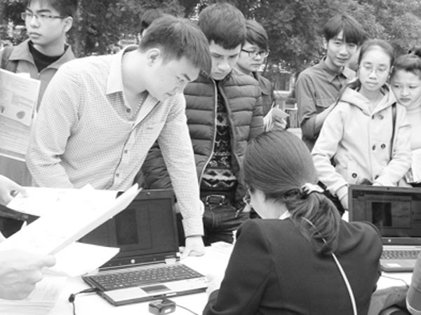 Lao động thời vụ giáp Tết: Tha hồ chọn việc, kiếm tiền ảnh 1 Lao động thời vụ giáp Tết: Tha hồ chọn việc, kiếm tiền ảnh 1