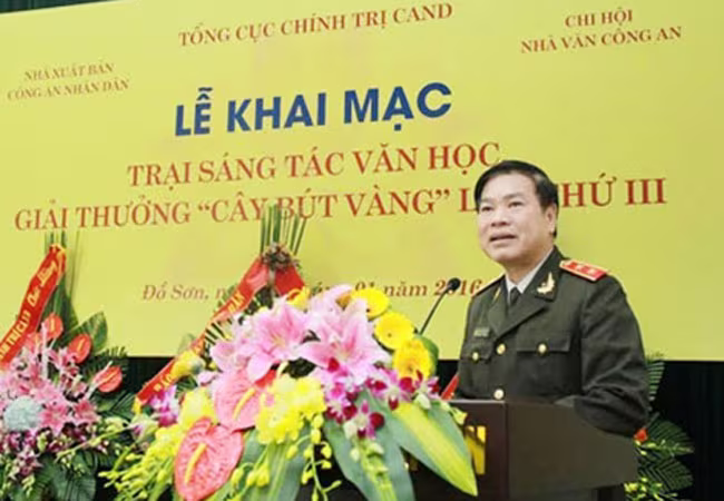 Khai mạc trại sáng tác văn học "Cây bút vàng" ảnh 1 Khai mạc trại sáng tác văn học "Cây bút vàng" ảnh 1