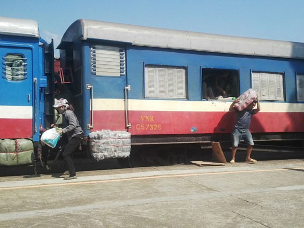 Nhức nhối hàng lậu đi tàu: Khó quy trách nhiệm!? ảnh 1 Nhức nhối hàng lậu đi tàu: Khó quy trách nhiệm!? ảnh 1