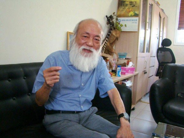 PGS Văn Như Cương nói về người thanh niên quỳ gối xin việc: "Đừng ăn vạ xã hội" ảnh 1 PGS Văn Như Cương nói về người thanh niên quỳ gối xin việc: "Đừng ăn vạ xã hội" ảnh 1