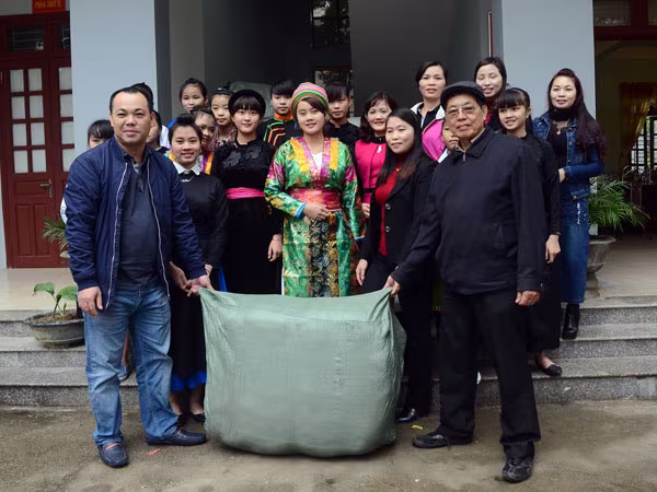 Mang chăn ấm đến với học sinh biên giới Hà Giang ảnh 1 Mang chăn ấm đến với học sinh biên giới Hà Giang ảnh 1