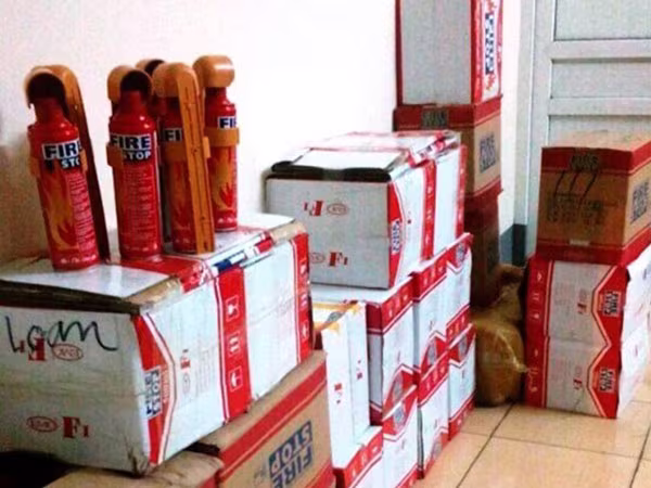 Phát hiện 300 bình chữa cháy nhập lậu ảnh 1 Phát hiện 300 bình chữa cháy nhập lậu ảnh 1