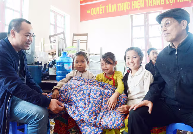 Thầy trò Hà Giang thêm ấm lòng ảnh 1 Thầy trò Hà Giang thêm ấm lòng ảnh 1
