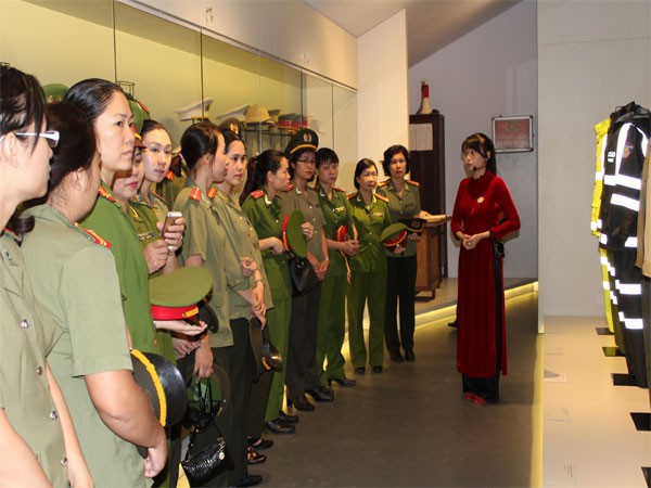 Khẳng định vị thế phụ nữ Công an Thủ đô ảnh 1 Khẳng định vị thế phụ nữ Công an Thủ đô ảnh 1