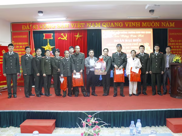 Động viên, thăm hỏi 5 thương, bệnh binh ảnh 1 Động viên, thăm hỏi 5 thương, bệnh binh ảnh 1