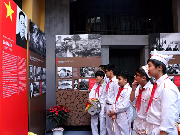 "Trọn đời theo Đảng" ảnh 1 "Trọn đời theo Đảng" ảnh 1