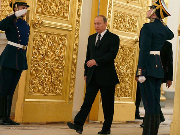 Giải mã dáng đi của Tổng thống Putin và các quan chức Nga ảnh 1 Giải mã dáng đi của Tổng thống Putin và các quan chức Nga ảnh 1