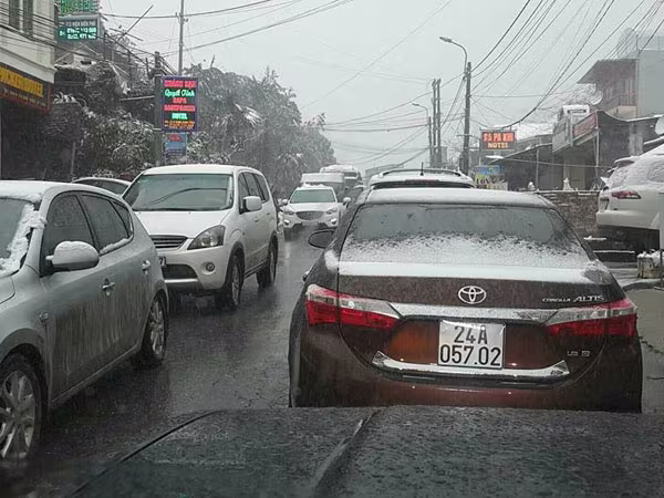 Băng tuyết phủ trắng nhiều nơi ở Bắc bộ ảnh 3 Băng tuyết phủ trắng nhiều nơi ở Bắc bộ ảnh 3