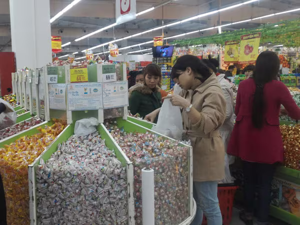 Dồi dào hàng Tết, dồn dập khuyến mãi ảnh 1 Dồi dào hàng Tết, dồn dập khuyến mãi ảnh 1