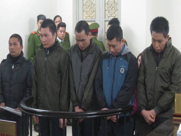 Thua bạc, hùa nhau đánh, cướp tài sản của đồng nghiệp ảnh 1 Thua bạc, hùa nhau đánh, cướp tài sản của đồng nghiệp ảnh 1